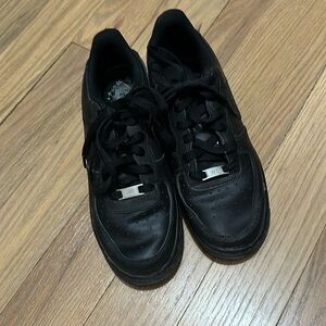 BOYS AIR FORCE 1 SIZE 7